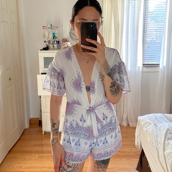 Floral White Flowy Romper - Essue Size Small - Picture 1 of 11